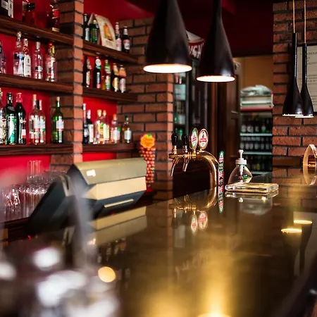 兹贾德芒谷利亚酒店 Pomiechówek