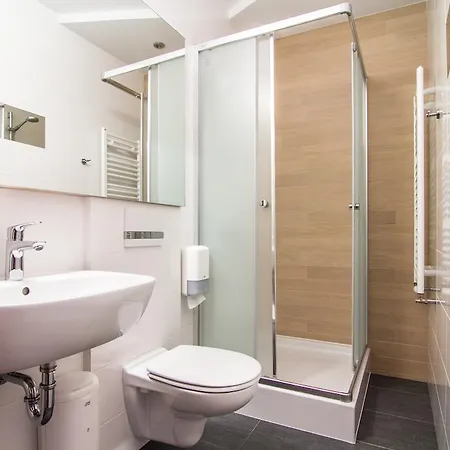 宾馆 兹贾德芒谷利亚酒店 Pomiechówek