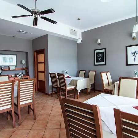 宾馆 兹贾德芒谷利亚酒店 Pomiechówek